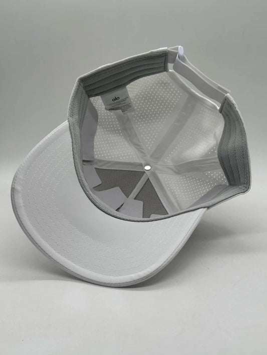 alo - performance district trucker cap - white/black